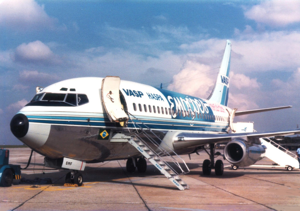 Avião arrendado para a turnê Emoções de Roberto Carlos.